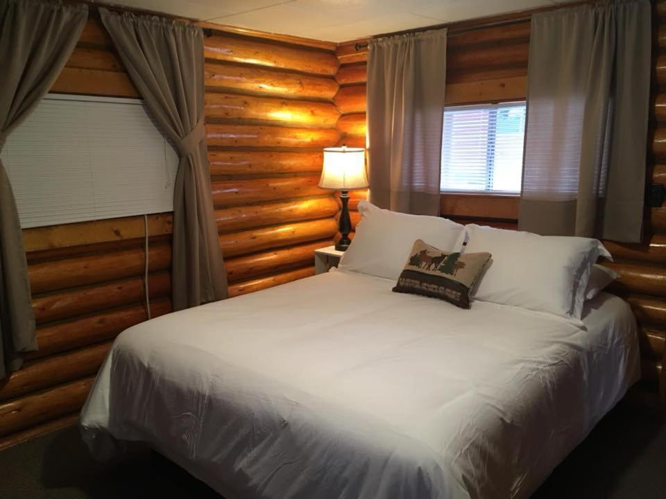 Sportsman'S Lodge Ennis 外观 照片